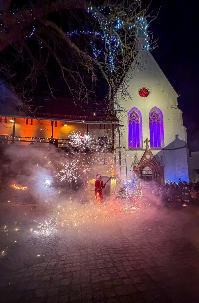 Zdjęcie w galerii na portalu naszraciborz.pl: Prawdziwe oblężenie Zamku Piastowskiego. Bajkowy Zamek 2025 zakończony z rozmachem [FOTO i WIDEO] wiadomości z regionu