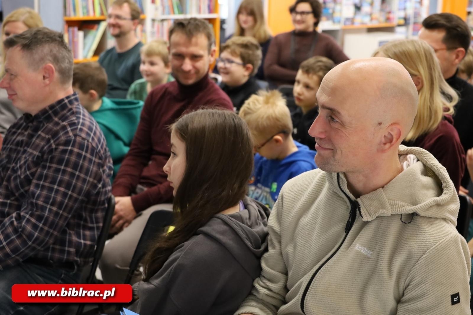 Zdjęcie w galerii na portalu naszraciborz.pl: Kefir w Kairze, czyli Michał Rusinek w Klubie Ojca w bibliotece wiadomości z regionu