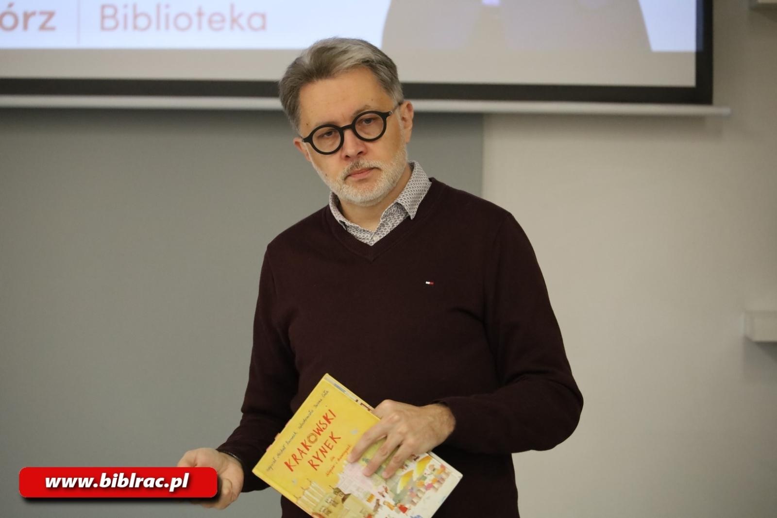 Zdjęcie w galerii na portalu naszraciborz.pl: Kefir w Kairze, czyli Michał Rusinek w Klubie Ojca w bibliotece wiadomości z regionu