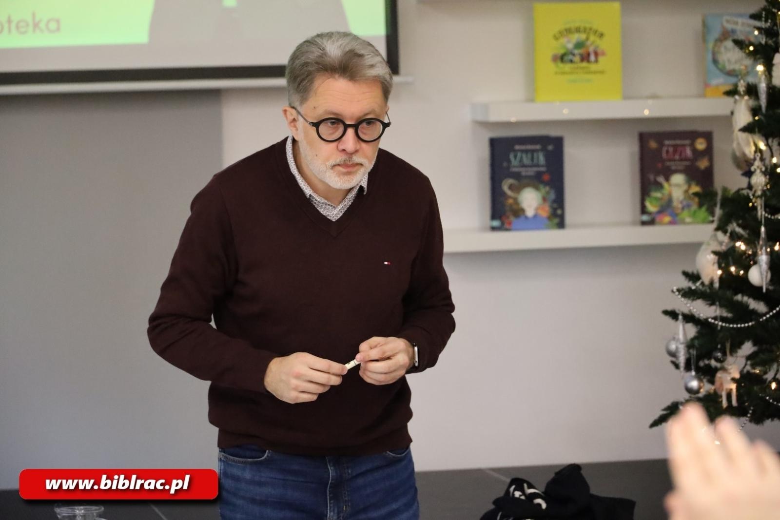 Zdjęcie w galerii na portalu naszraciborz.pl: Kefir w Kairze, czyli Michał Rusinek w Klubie Ojca w bibliotece wiadomości z regionu