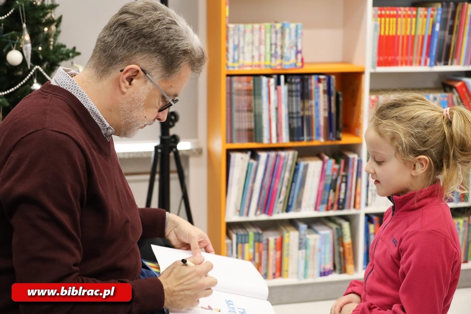 Zdjęcie w galerii na portalu naszraciborz.pl: Kefir w Kairze, czyli Michał Rusinek w Klubie Ojca w bibliotece wiadomości z regionu