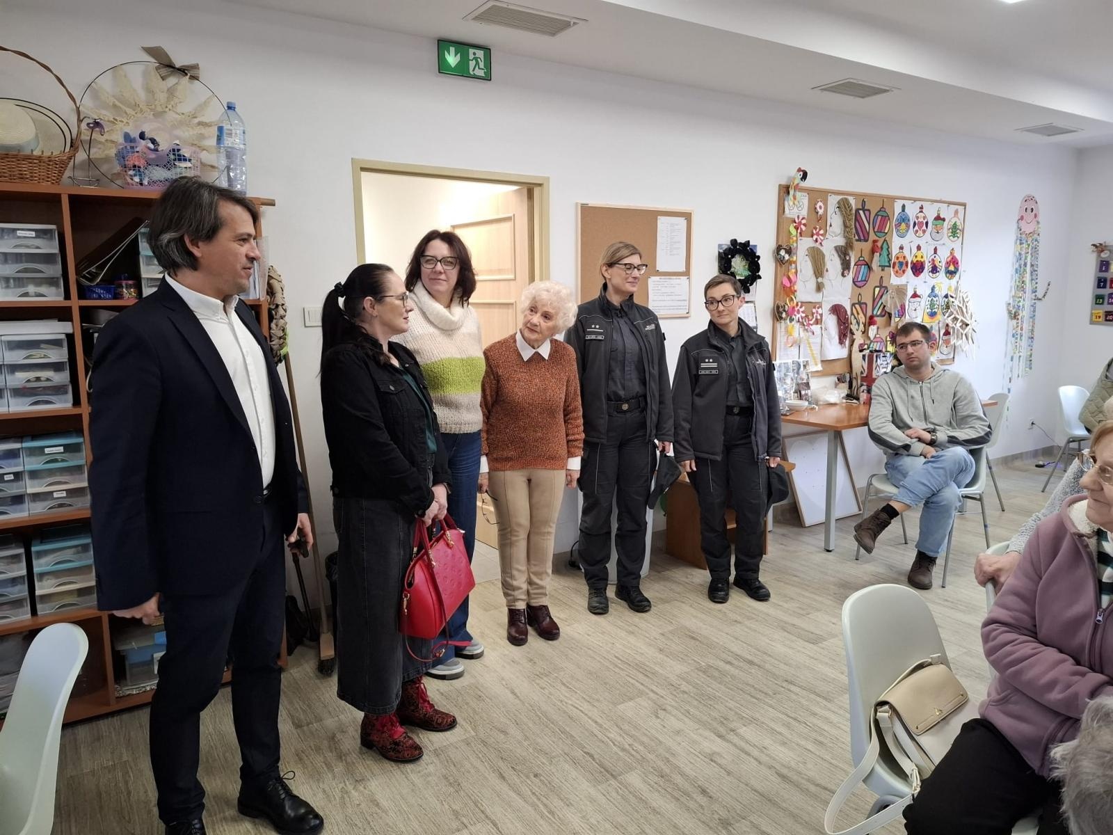 Zdjęcie w galerii na portalu naszraciborz.pl: Oficjalne otwarcie jadłodzielni w Raciborzu. Działa przy pl. Wolności wiadomości z regionu