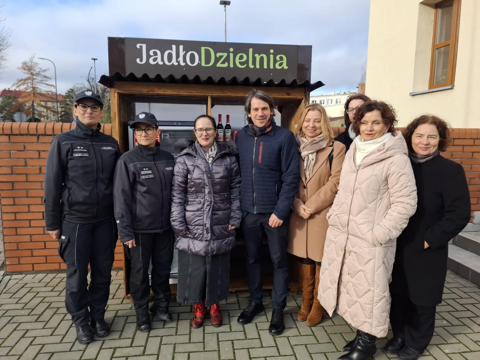Zdjęcie w galerii na portalu naszraciborz.pl: Oficjalne otwarcie jadłodzielni w Raciborzu. Działa przy pl. Wolności wiadomości z regionu