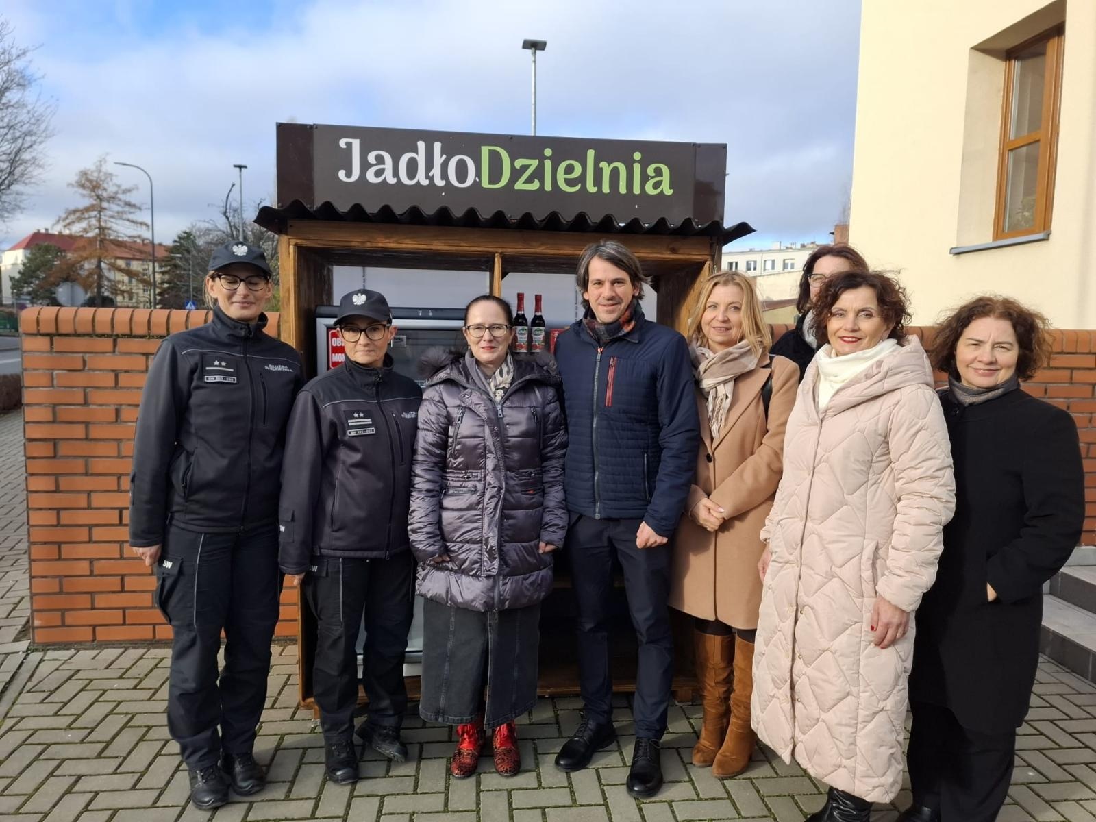 Zdjęcie w galerii na portalu naszraciborz.pl: Oficjalne otwarcie jadłodzielni w Raciborzu. Działa przy pl. Wolności wiadomości z regionu