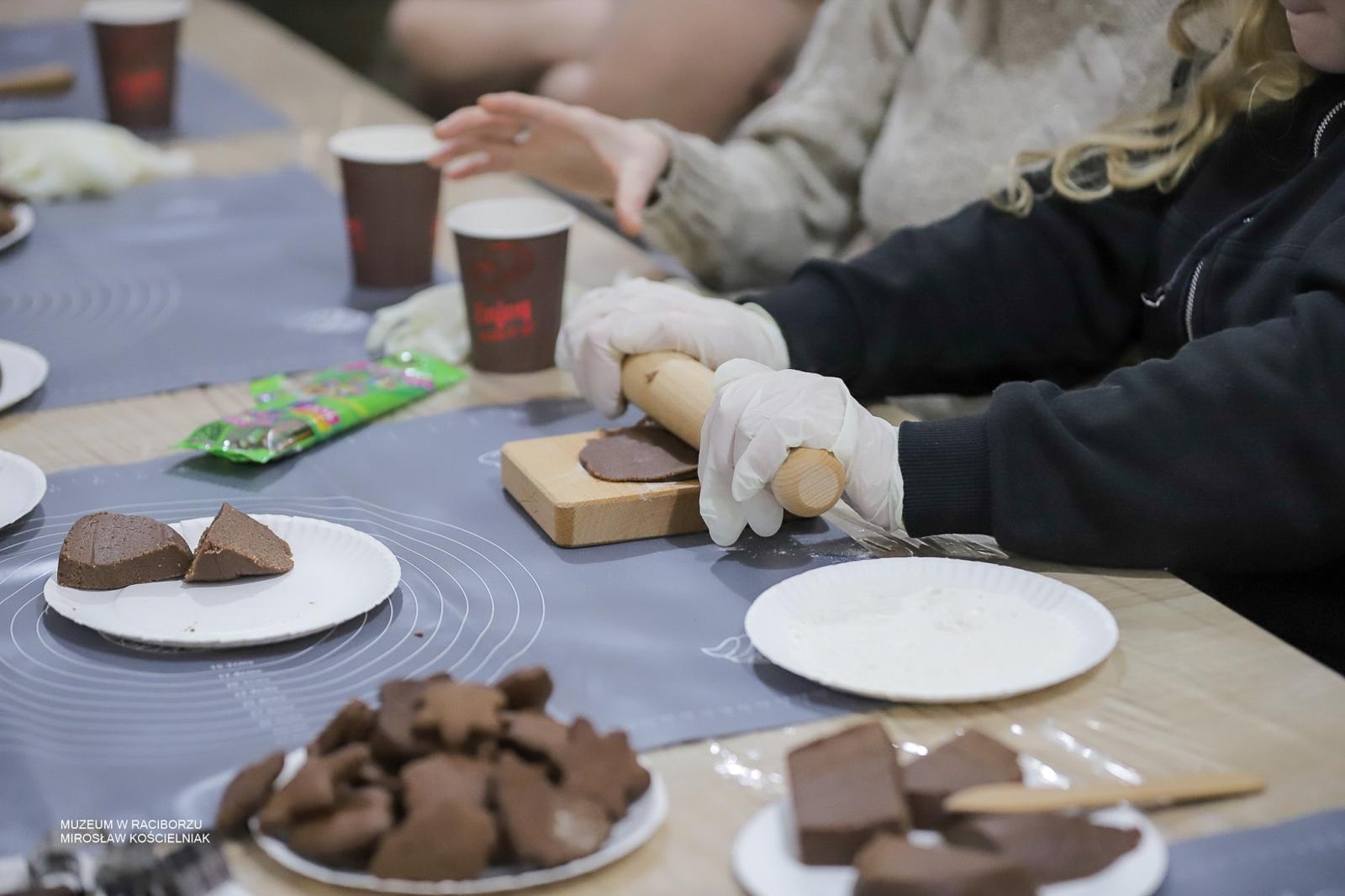 Zdjęcie w galerii na portalu naszraciborz.pl: Warsztaty pieczenia pierników w Raciborzu i Hulczynie zakończyły projekt polsko-czeski wiadomości z regionu
