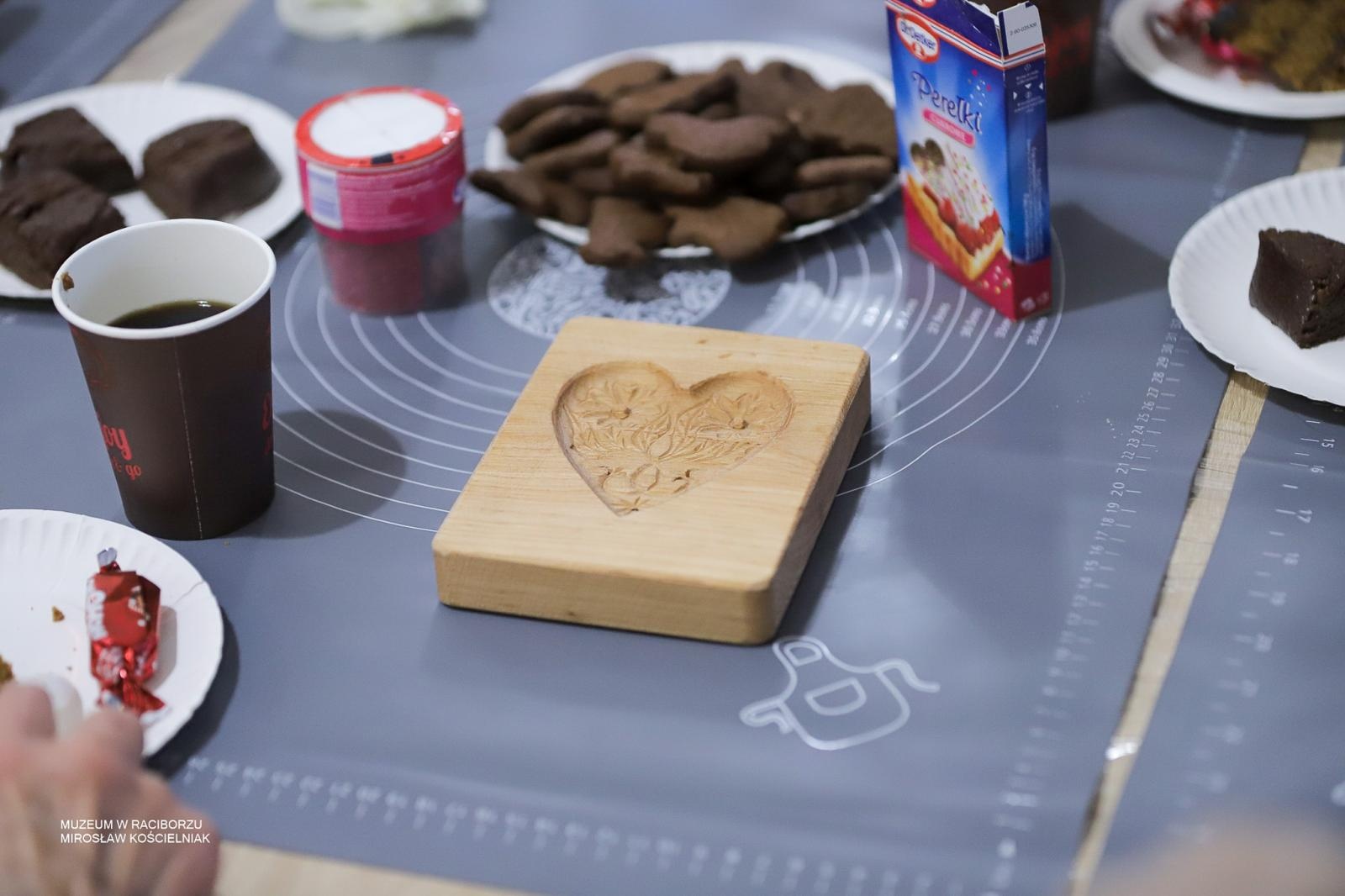 Zdjęcie w galerii na portalu naszraciborz.pl: Warsztaty pieczenia pierników w Raciborzu i Hulczynie zakończyły projekt polsko-czeski wiadomości z regionu