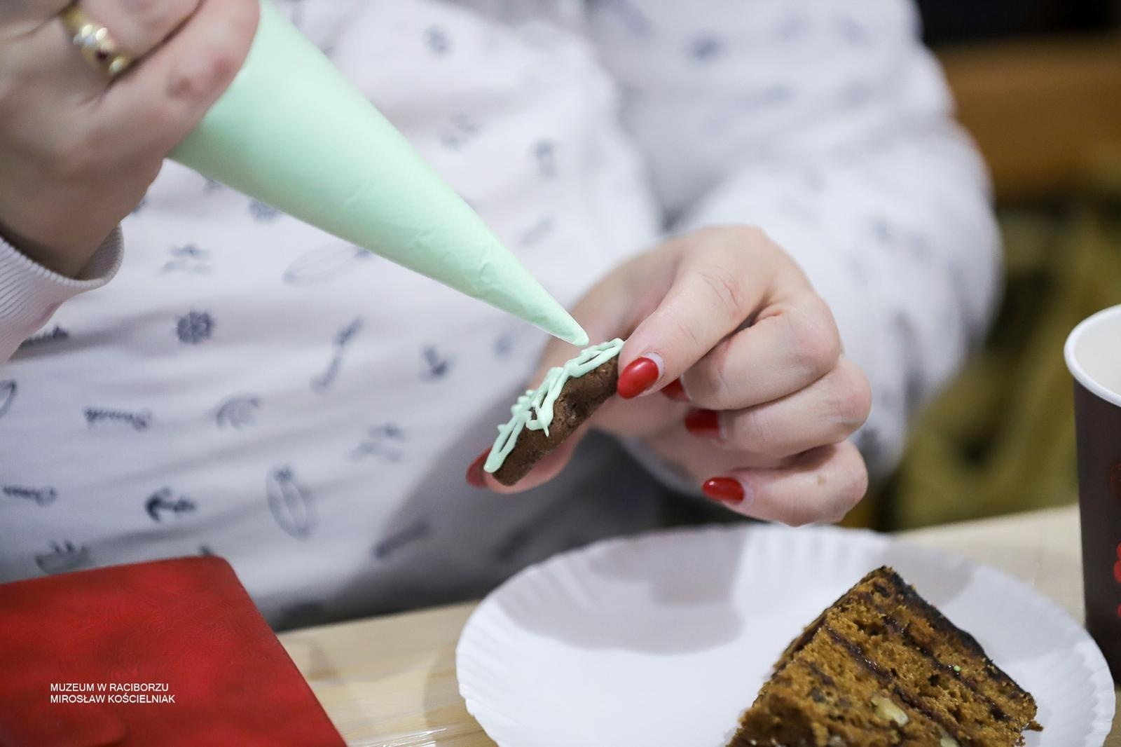 Zdjęcie w galerii na portalu naszraciborz.pl: Warsztaty pieczenia pierników w Raciborzu i Hulczynie zakończyły projekt polsko-czeski wiadomości z regionu