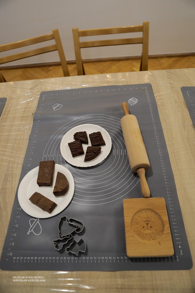 Zdjęcie w galerii na portalu naszraciborz.pl: Warsztaty pieczenia pierników w Raciborzu i Hulczynie zakończyły projekt polsko-czeski wiadomości z regionu