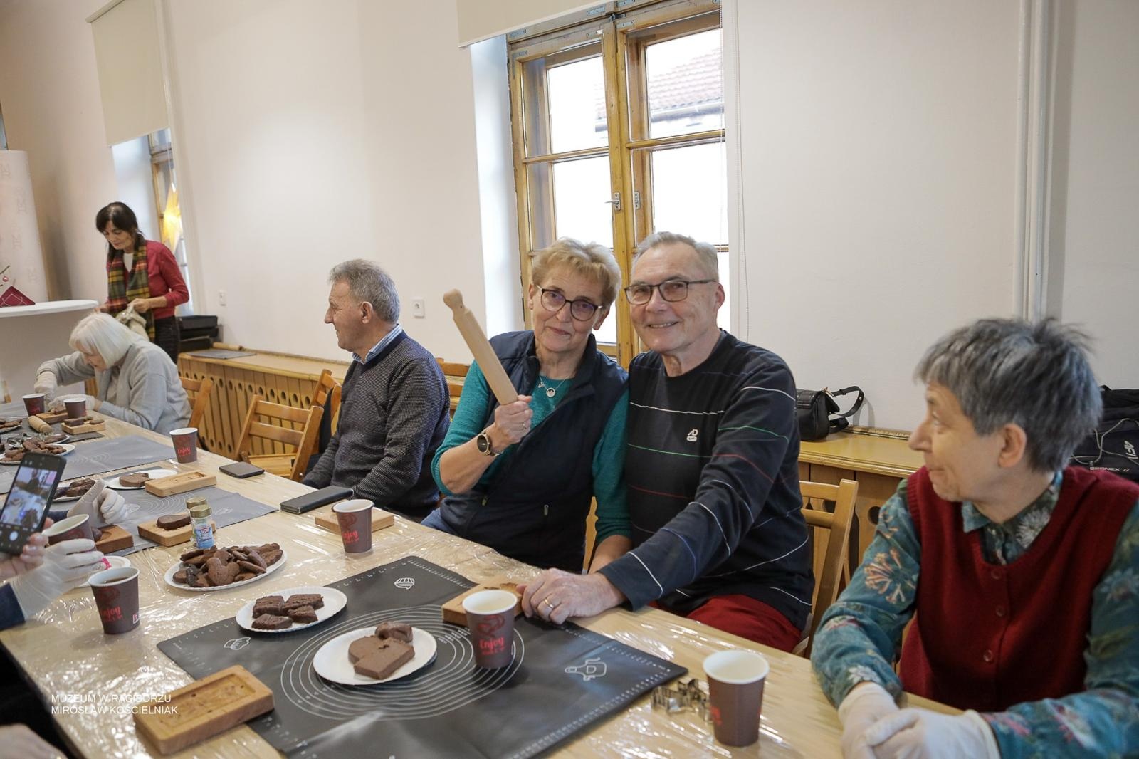 Zdjęcie w galerii na portalu naszraciborz.pl: Warsztaty pieczenia pierników w Raciborzu i Hulczynie zakończyły projekt polsko-czeski wiadomości z regionu