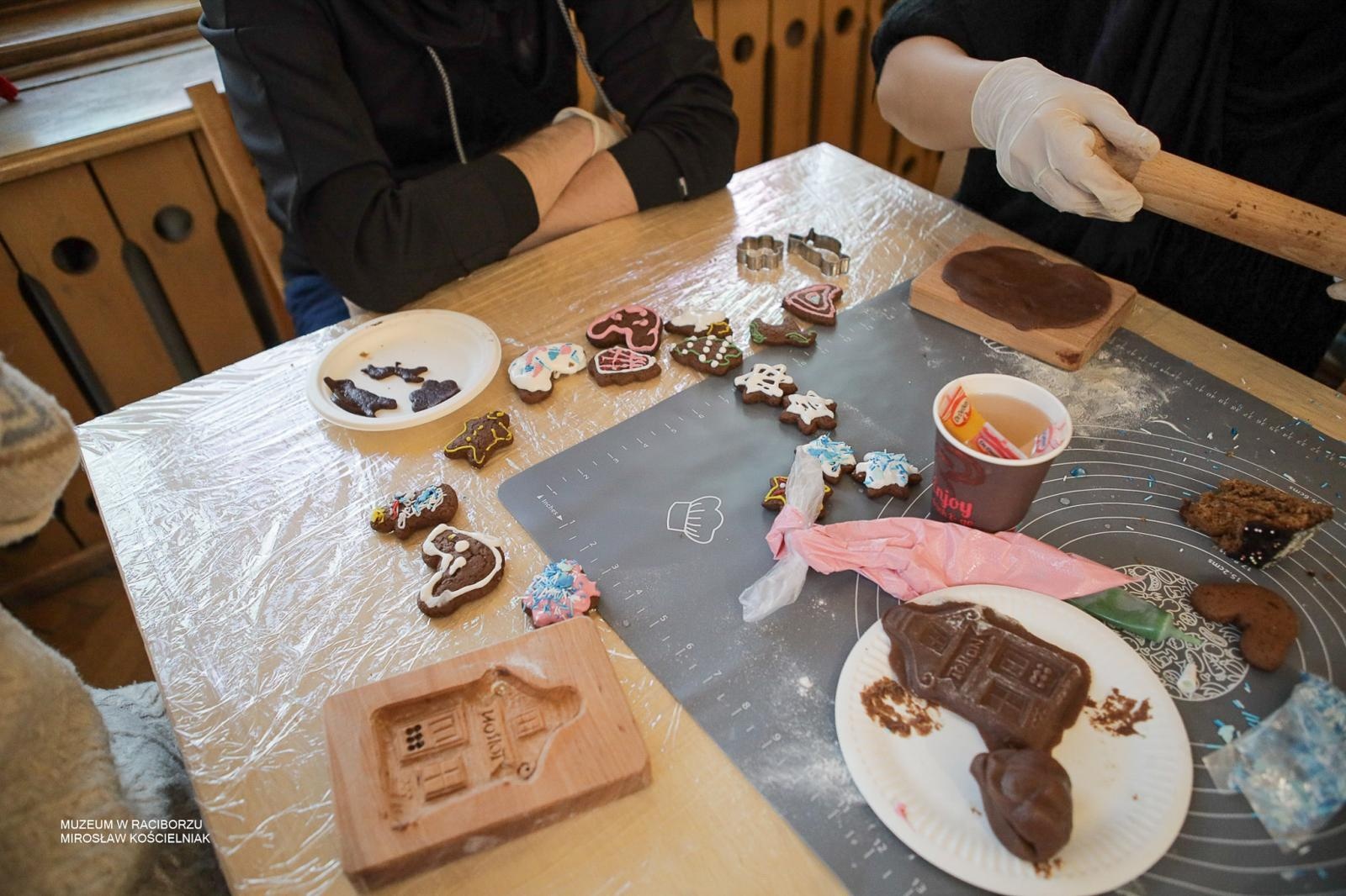 Zdjęcie w galerii na portalu naszraciborz.pl: Warsztaty pieczenia pierników w Raciborzu i Hulczynie zakończyły projekt polsko-czeski wiadomości z regionu