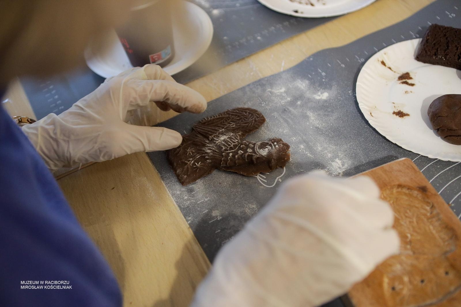 Zdjęcie w galerii na portalu naszraciborz.pl: Warsztaty pieczenia pierników w Raciborzu i Hulczynie zakończyły projekt polsko-czeski wiadomości z regionu