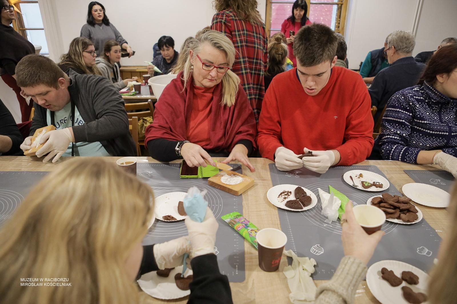 Zdjęcie w galerii na portalu naszraciborz.pl: Warsztaty pieczenia pierników w Raciborzu i Hulczynie zakończyły projekt polsko-czeski wiadomości z regionu