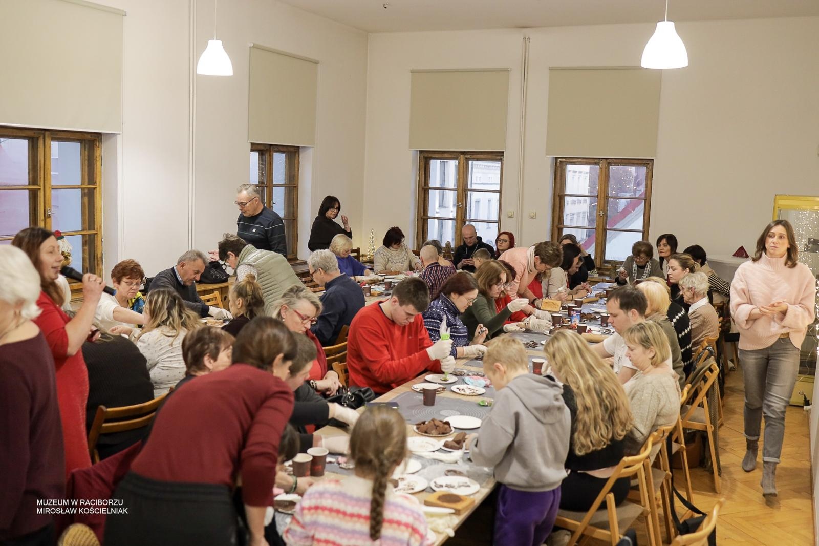 Zdjęcie w galerii na portalu naszraciborz.pl: Warsztaty pieczenia pierników w Raciborzu i Hulczynie zakończyły projekt polsko-czeski wiadomości z regionu