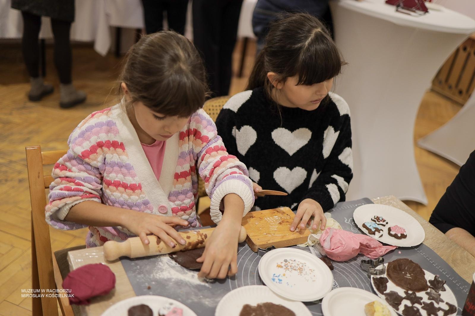 Zdjęcie w galerii na portalu naszraciborz.pl: Warsztaty pieczenia pierników w Raciborzu i Hulczynie zakończyły projekt polsko-czeski wiadomości z regionu