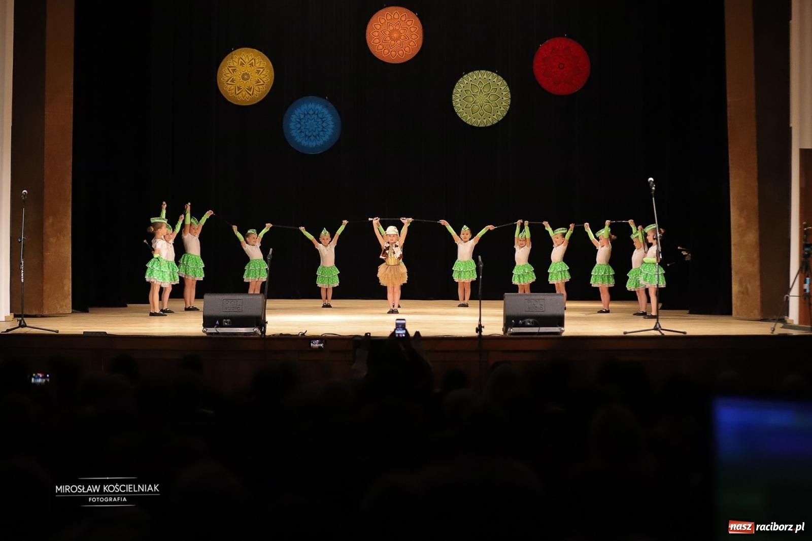 Zdjęcie w galerii na portalu naszraciborz.pl: Rekordowe wsparcie dla Stasia. Koncert charytatywny Stowarzyszenia Źródło w RCK wiadomości z regionu