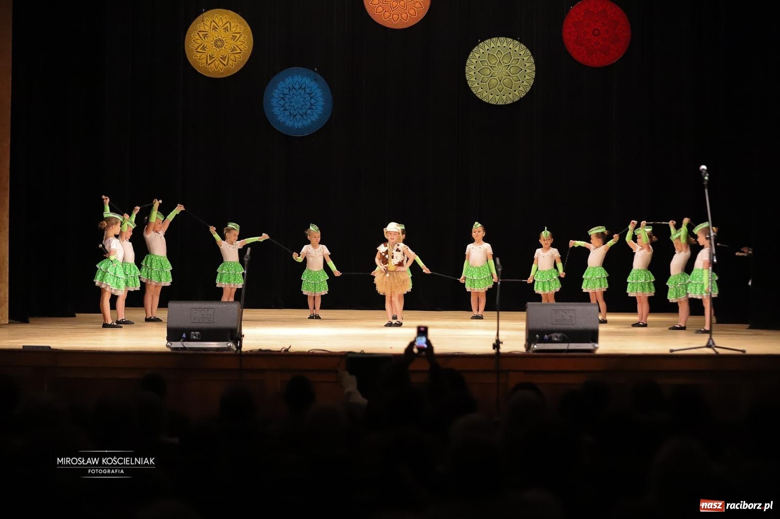 Zdjęcie w galerii na portalu naszraciborz.pl: Rekordowe wsparcie dla Stasia. Koncert charytatywny Stowarzyszenia Źródło w RCK wiadomości z regionu