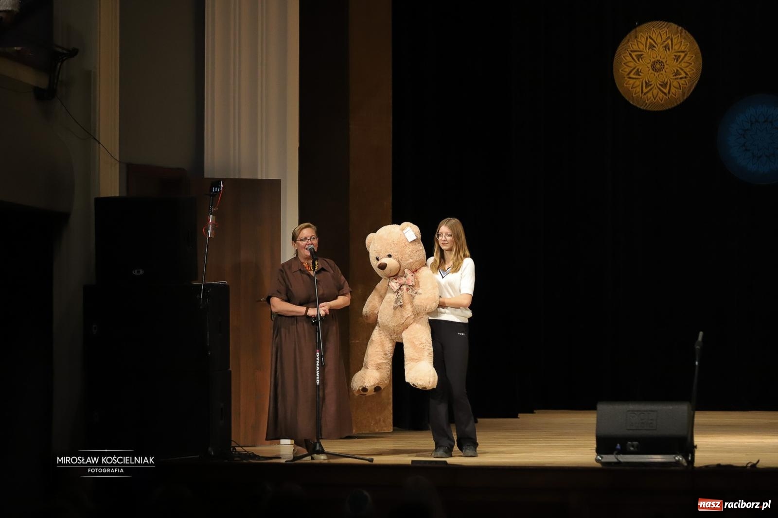 Zdjęcie w galerii na portalu naszraciborz.pl: Rekordowe wsparcie dla Stasia. Koncert charytatywny Stowarzyszenia Źródło w RCK wiadomości z regionu