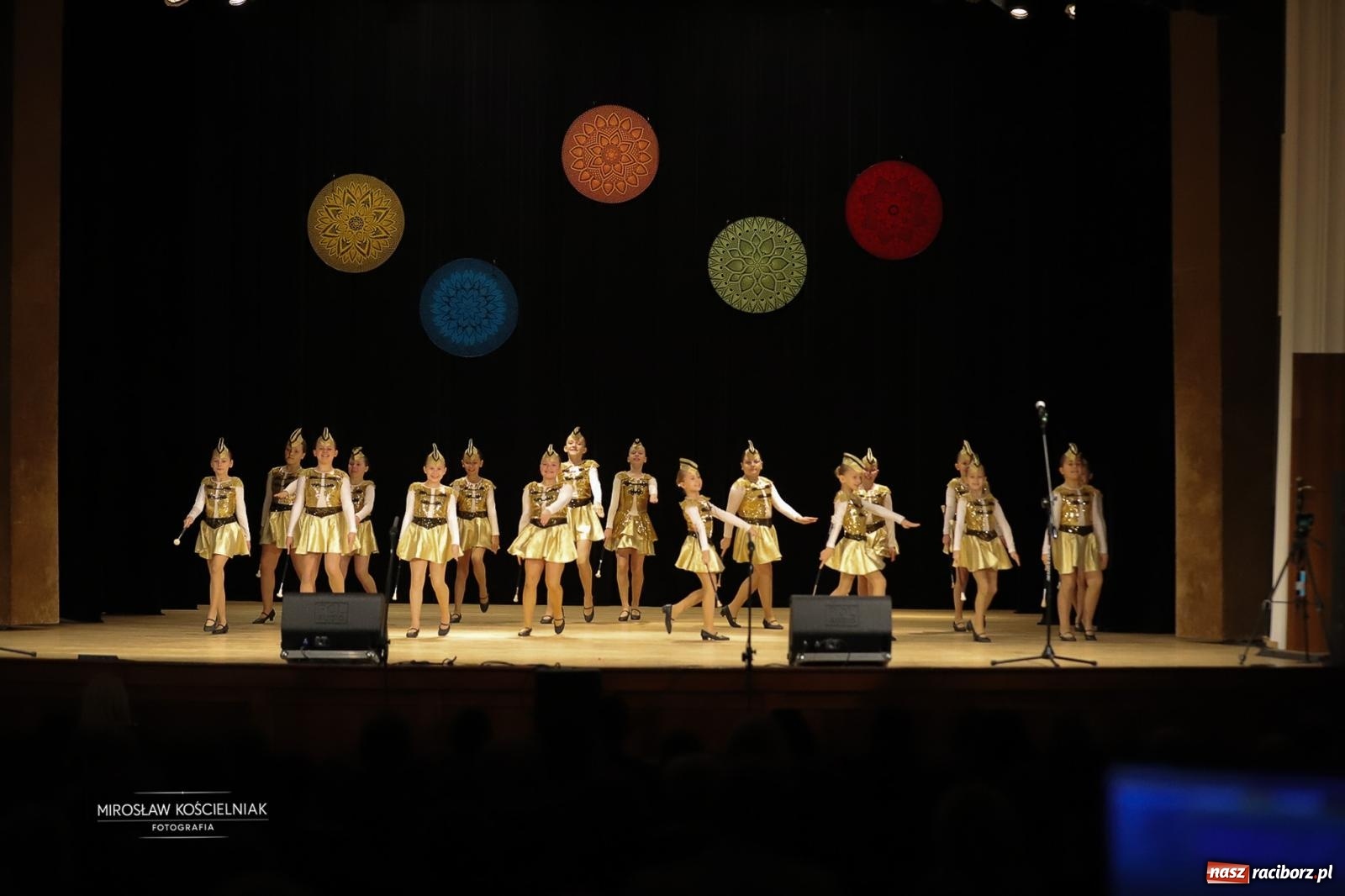 Zdjęcie w galerii na portalu naszraciborz.pl: Rekordowe wsparcie dla Stasia. Koncert charytatywny Stowarzyszenia Źródło w RCK wiadomości z regionu