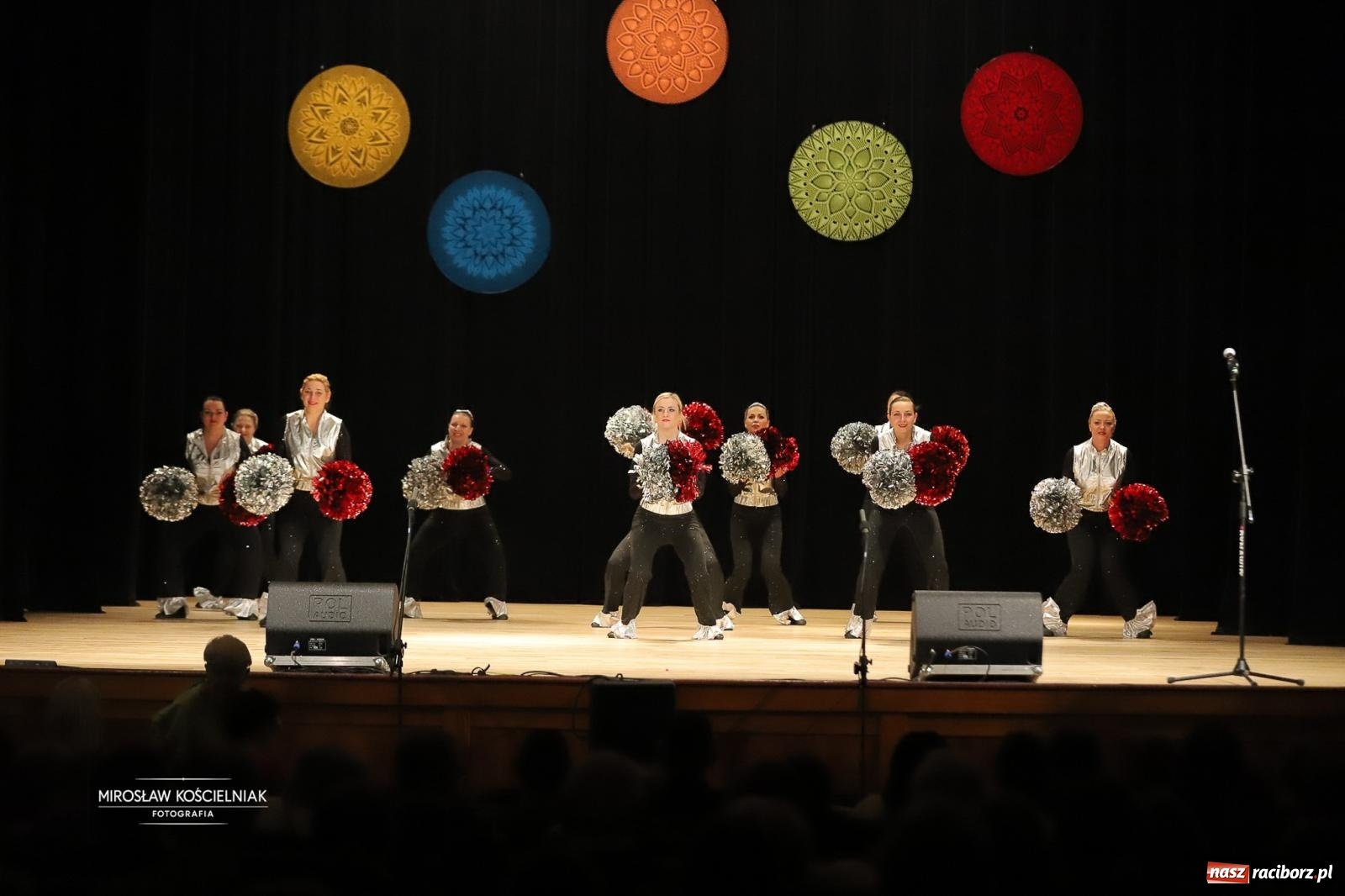 Zdjęcie w galerii na portalu naszraciborz.pl: Rekordowe wsparcie dla Stasia. Koncert charytatywny Stowarzyszenia Źródło w RCK wiadomości z regionu
