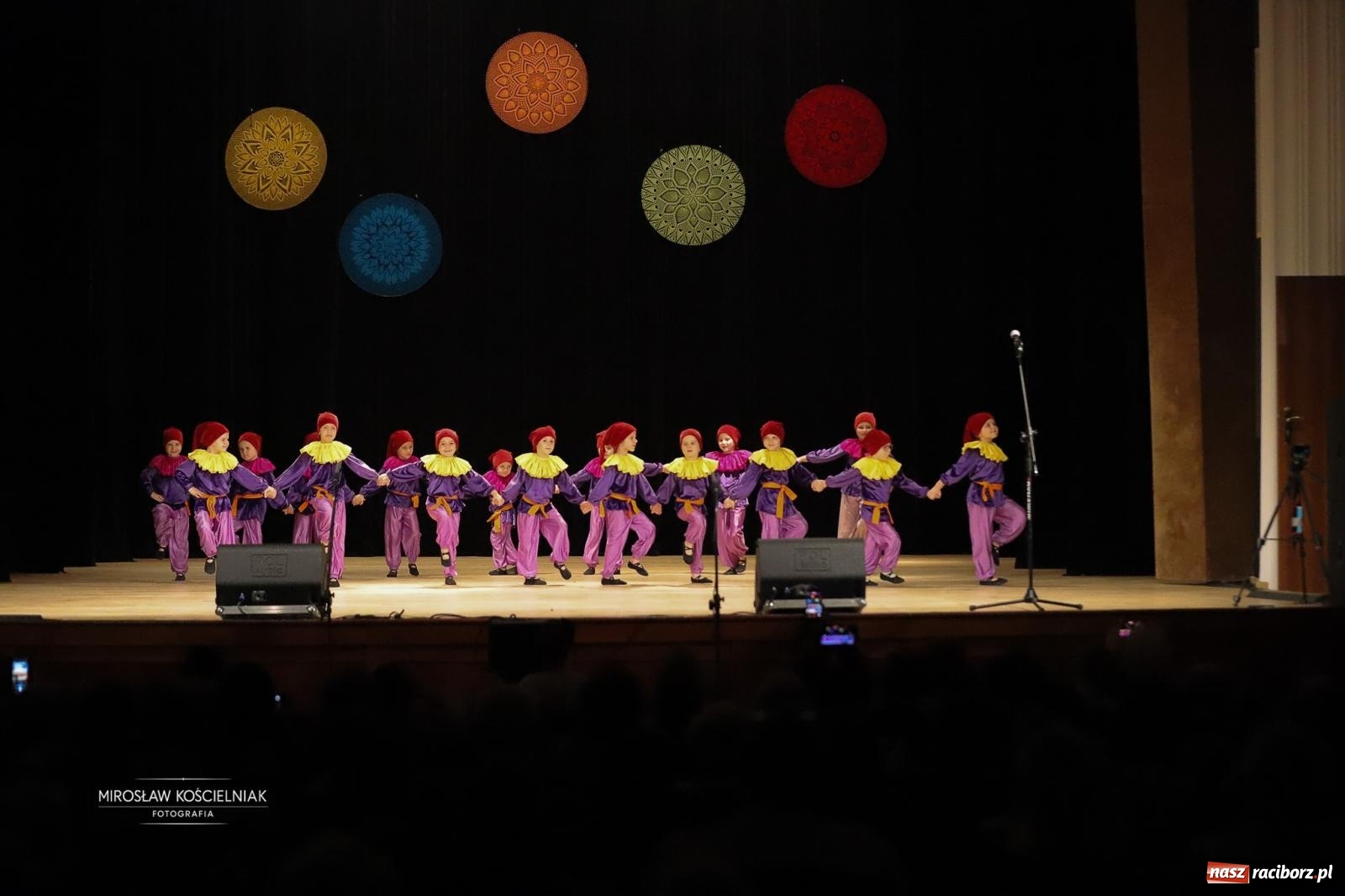 Zdjęcie w galerii na portalu naszraciborz.pl: Rekordowe wsparcie dla Stasia. Koncert charytatywny Stowarzyszenia Źródło w RCK wiadomości z regionu