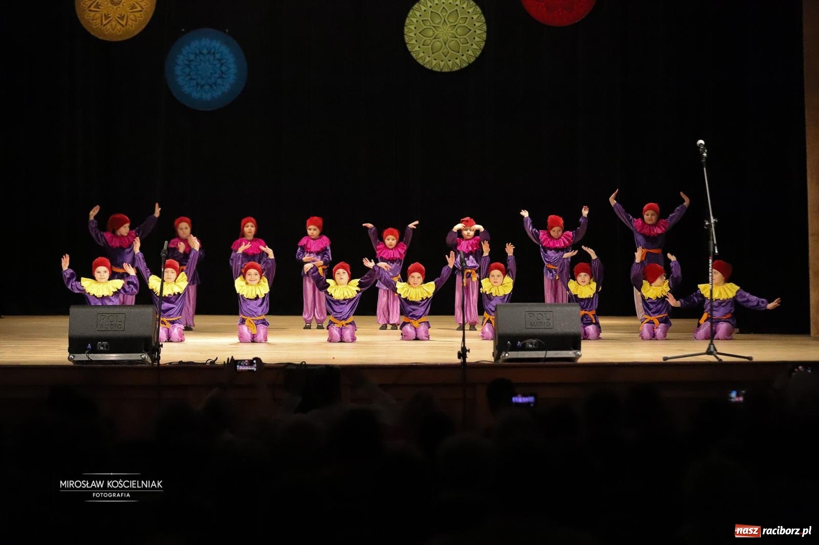 Zdjęcie w galerii na portalu naszraciborz.pl: Rekordowe wsparcie dla Stasia. Koncert charytatywny Stowarzyszenia Źródło w RCK wiadomości z regionu