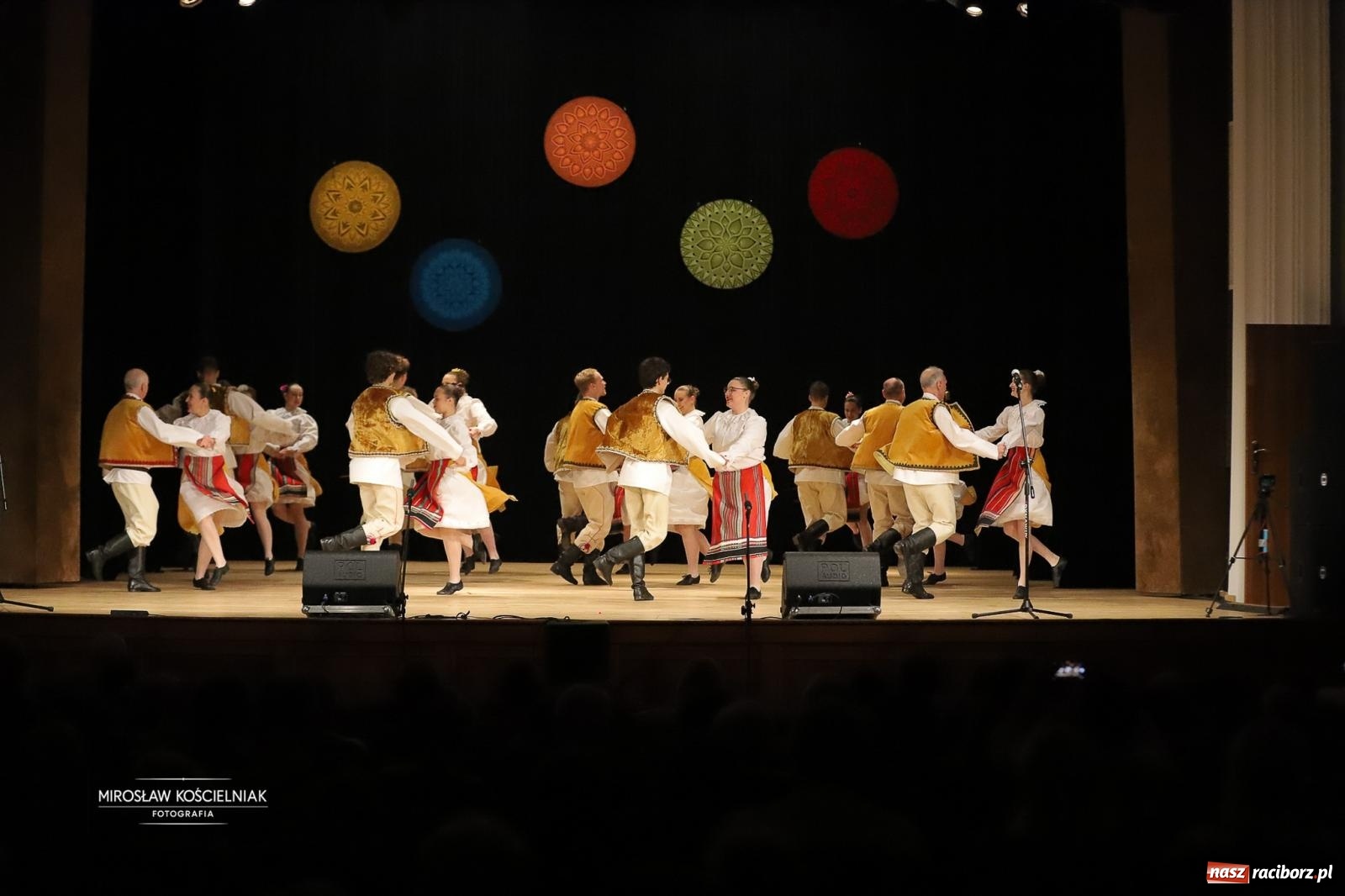 Zdjęcie w galerii na portalu naszraciborz.pl: Rekordowe wsparcie dla Stasia. Koncert charytatywny Stowarzyszenia Źródło w RCK wiadomości z regionu