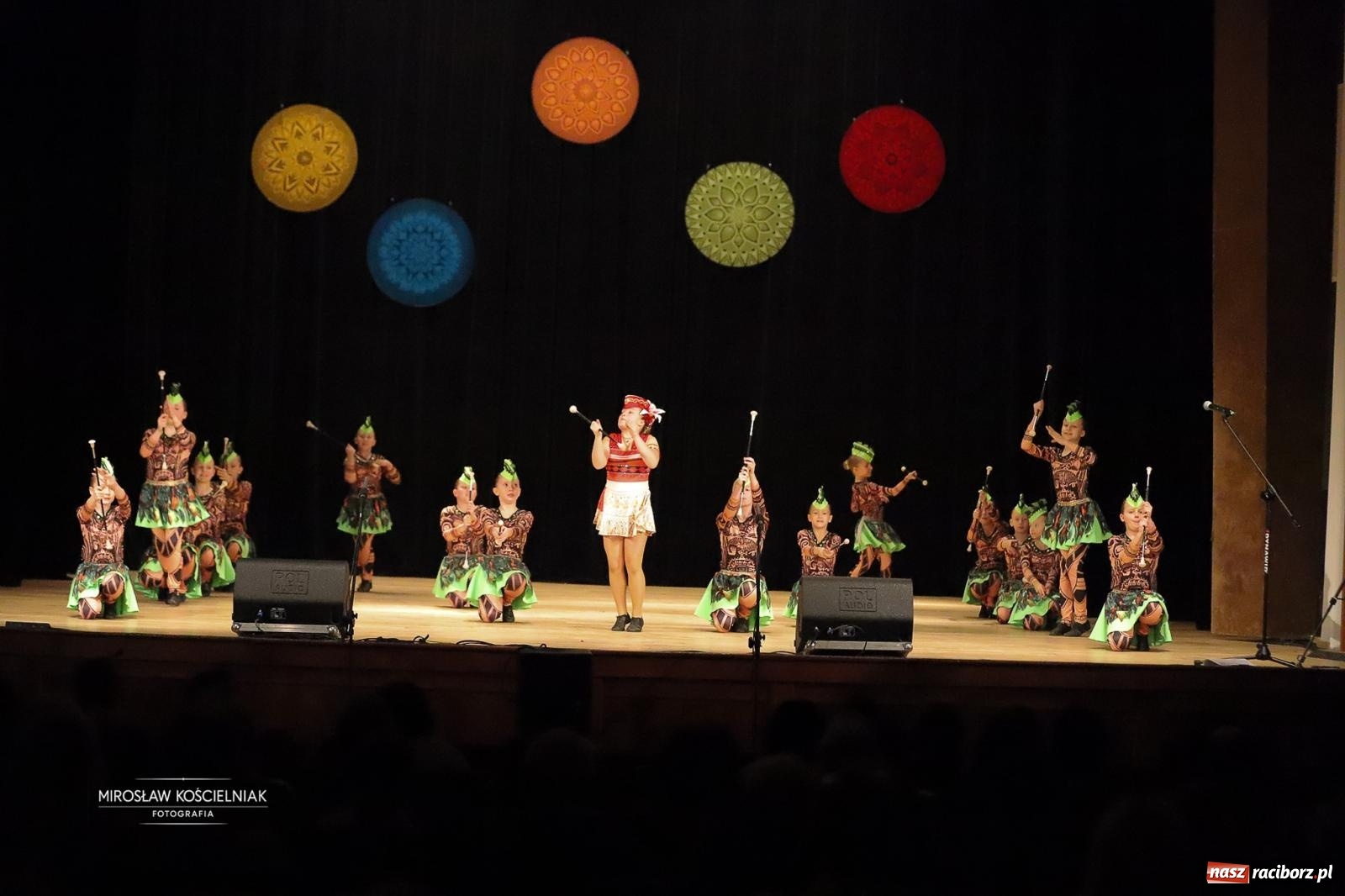 Zdjęcie w galerii na portalu naszraciborz.pl: Rekordowe wsparcie dla Stasia. Koncert charytatywny Stowarzyszenia Źródło w RCK wiadomości z regionu