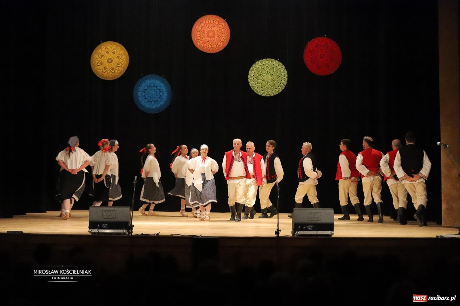 Zdjęcie w galerii na portalu naszraciborz.pl: Rekordowe wsparcie dla Stasia. Koncert charytatywny Stowarzyszenia Źródło w RCK wiadomości z regionu