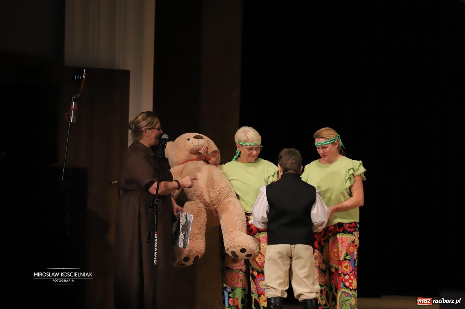 Zdjęcie w galerii na portalu naszraciborz.pl: Rekordowe wsparcie dla Stasia. Koncert charytatywny Stowarzyszenia Źródło w RCK wiadomości z regionu