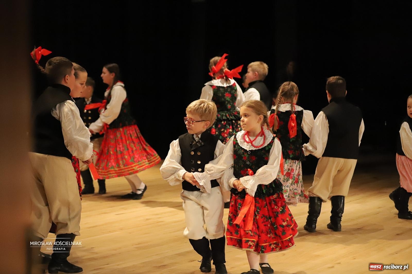 Zdjęcie w galerii na portalu naszraciborz.pl: Rekordowe wsparcie dla Stasia. Koncert charytatywny Stowarzyszenia Źródło w RCK wiadomości z regionu