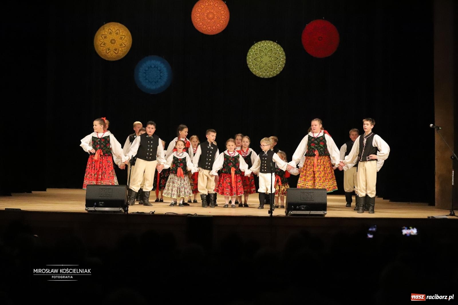 Zdjęcie w galerii na portalu naszraciborz.pl: Rekordowe wsparcie dla Stasia. Koncert charytatywny Stowarzyszenia Źródło w RCK wiadomości z regionu