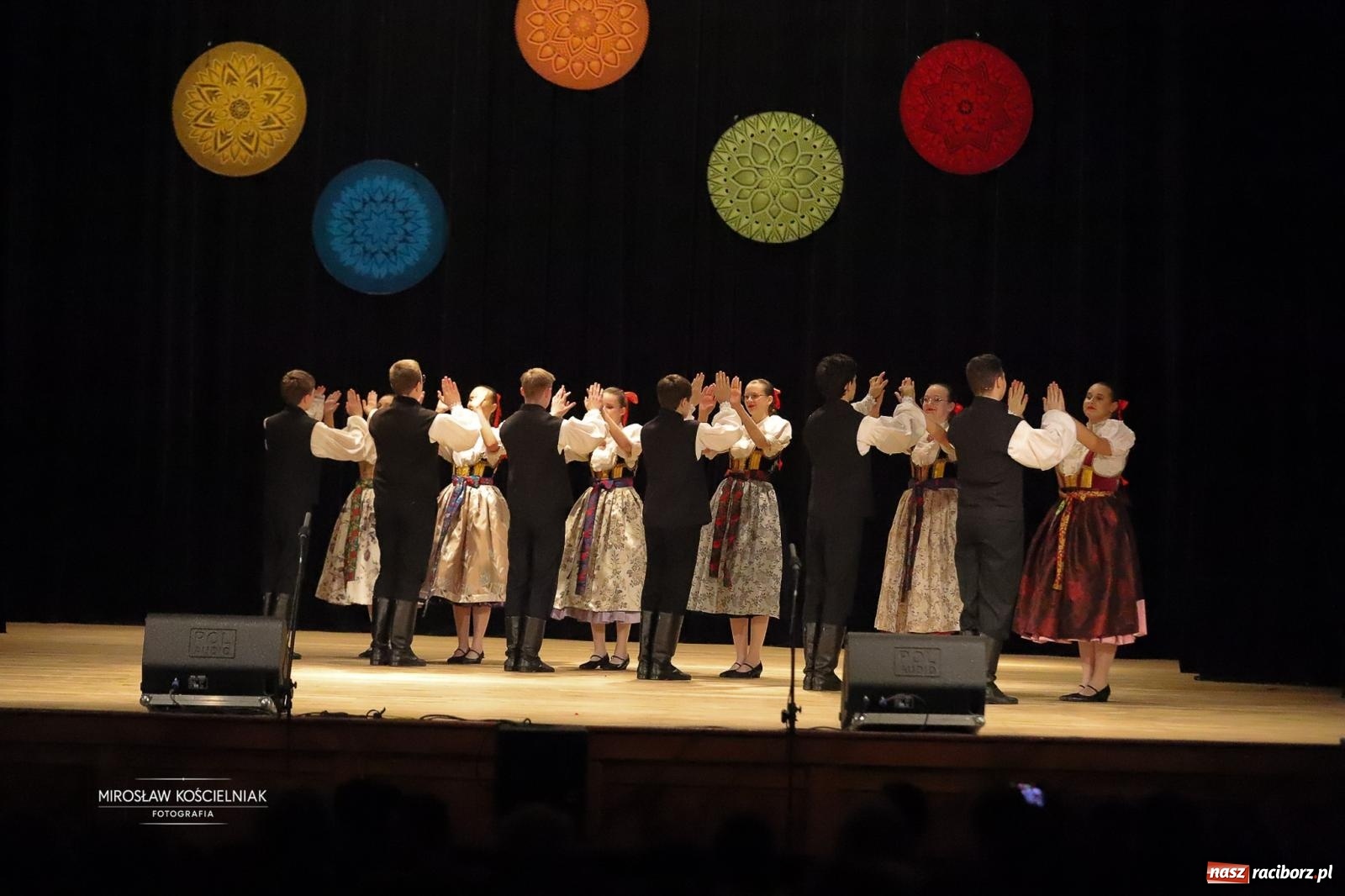 Zdjęcie w galerii na portalu naszraciborz.pl: Rekordowe wsparcie dla Stasia. Koncert charytatywny Stowarzyszenia Źródło w RCK wiadomości z regionu