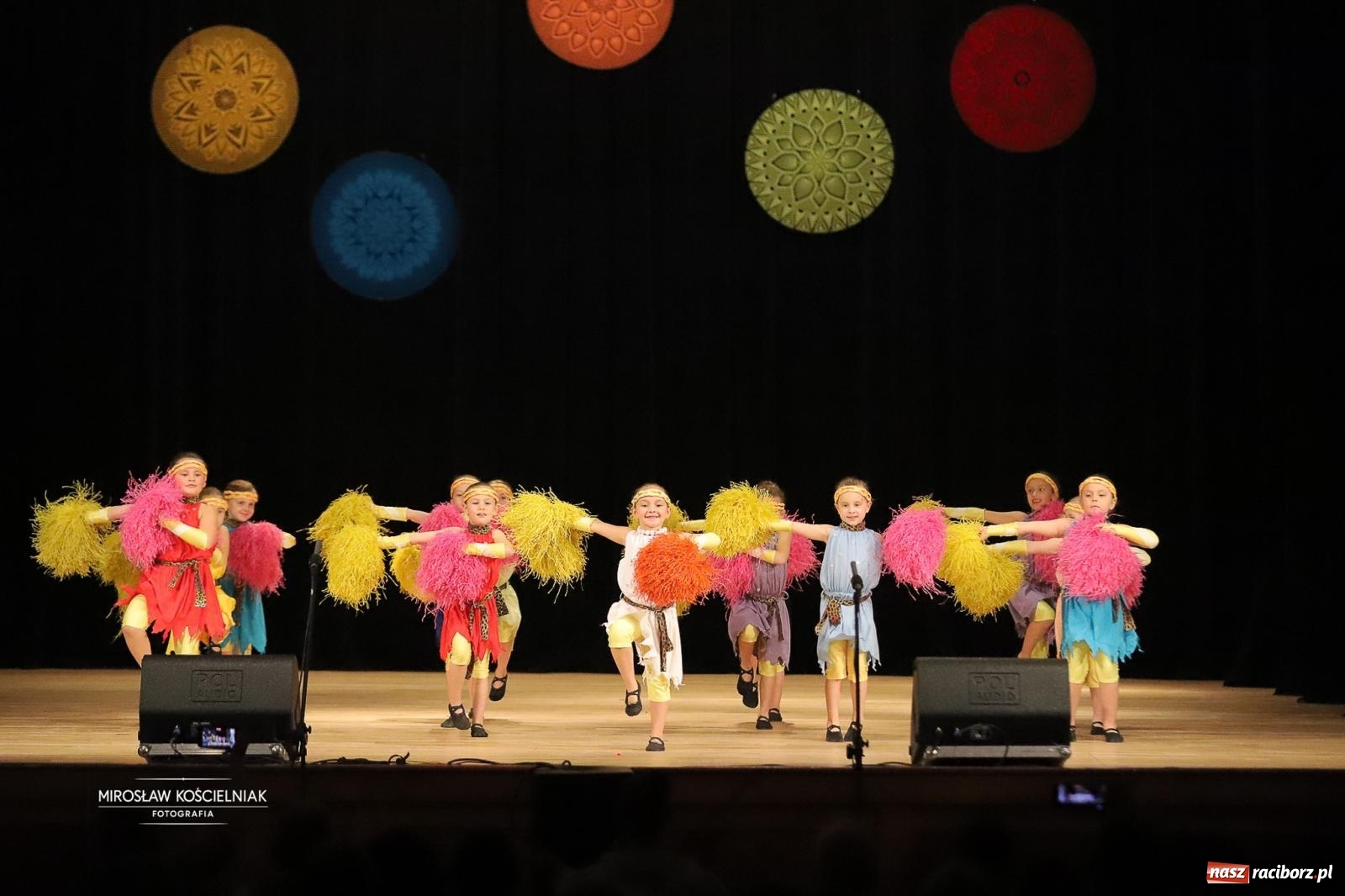 Zdjęcie w galerii na portalu naszraciborz.pl: Rekordowe wsparcie dla Stasia. Koncert charytatywny Stowarzyszenia Źródło w RCK wiadomości z regionu