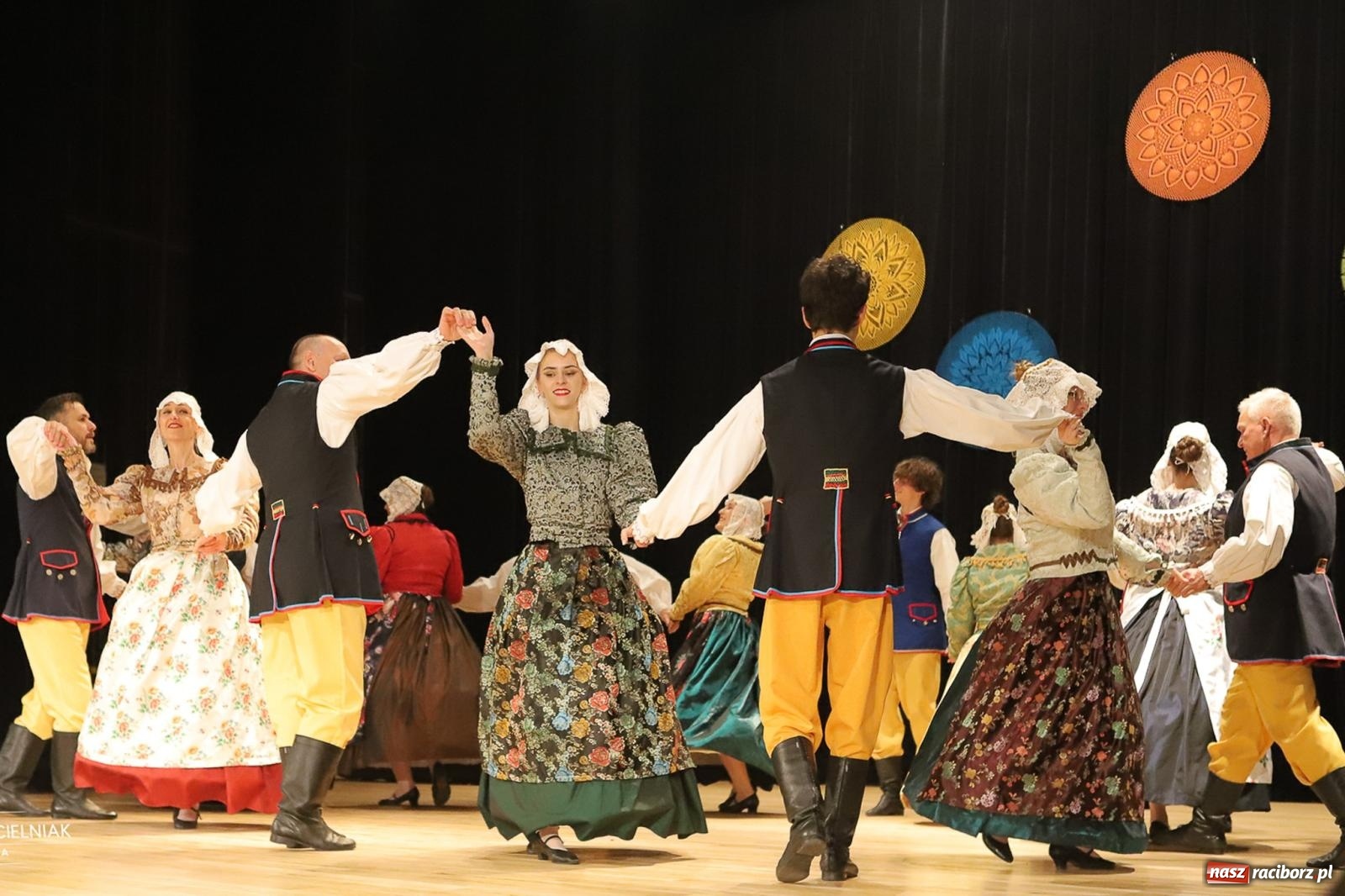 Zdjęcie w galerii na portalu naszraciborz.pl: Rekordowe wsparcie dla Stasia. Koncert charytatywny Stowarzyszenia Źródło w RCK wiadomości z regionu