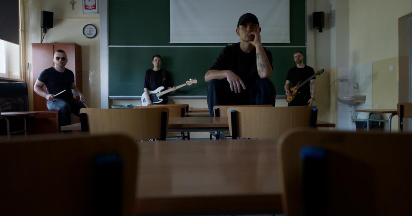 Zdjęcie w galerii na portalu naszraciborz.pl: Gen R. – surowy głos pokolenia z pogranicza rapcore’u i nu-metalu wybrzmiał w murach II LO wiadomości z regionu