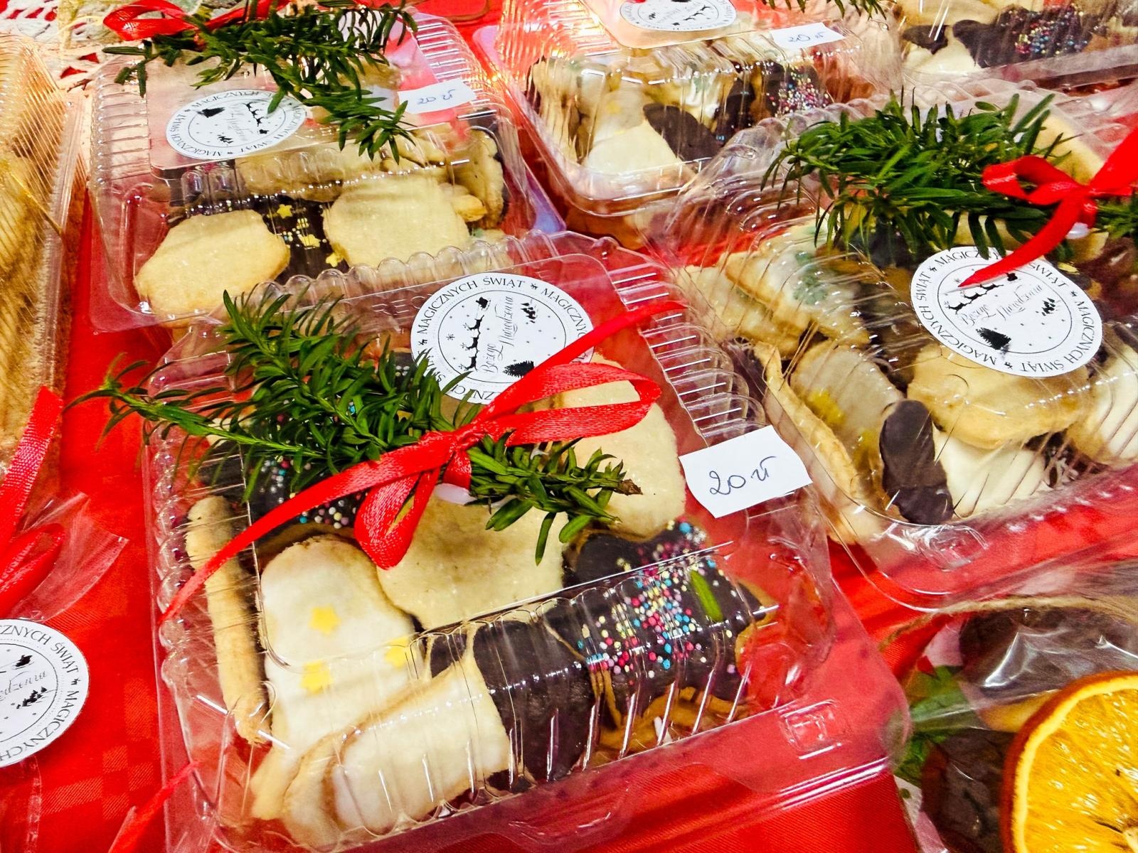 Zdjęcie w galerii na portalu naszraciborz.pl: Świąteczny Kiermasz w Szkole Podstawowej nr 13 [FOTO] wiadomości z regionu