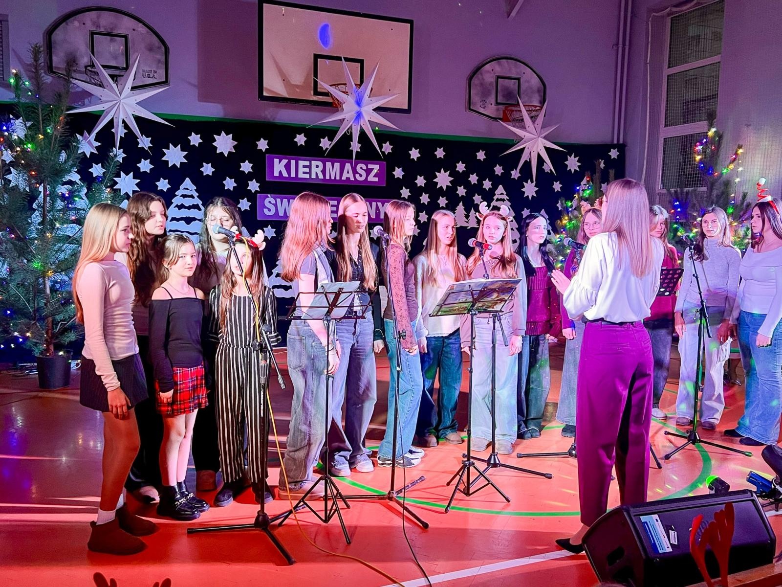 Zdjęcie w galerii na portalu naszraciborz.pl: Świąteczny Kiermasz w Szkole Podstawowej nr 13 [FOTO] wiadomości z regionu