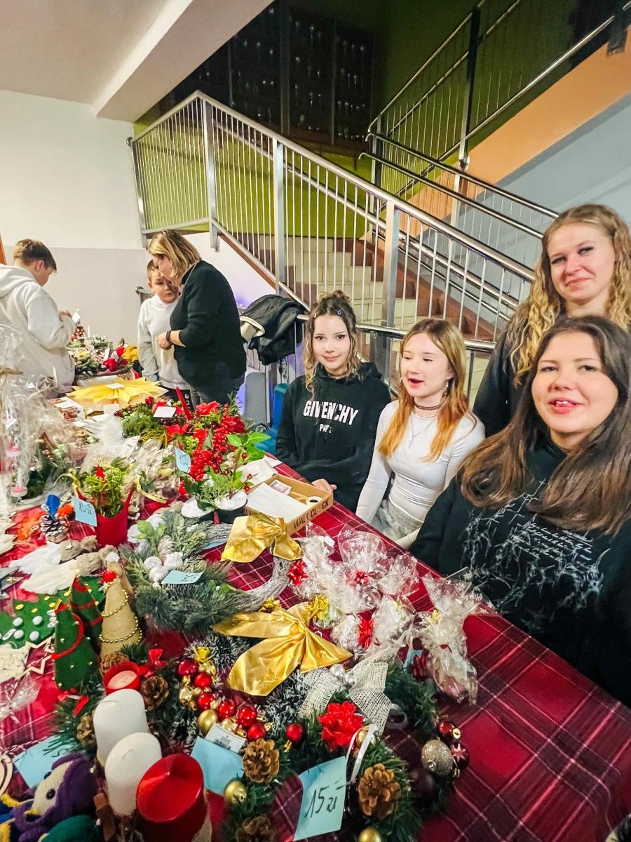 Zdjęcie w galerii na portalu naszraciborz.pl: Świąteczny Kiermasz w Szkole Podstawowej nr 13 [FOTO] wiadomości z regionu