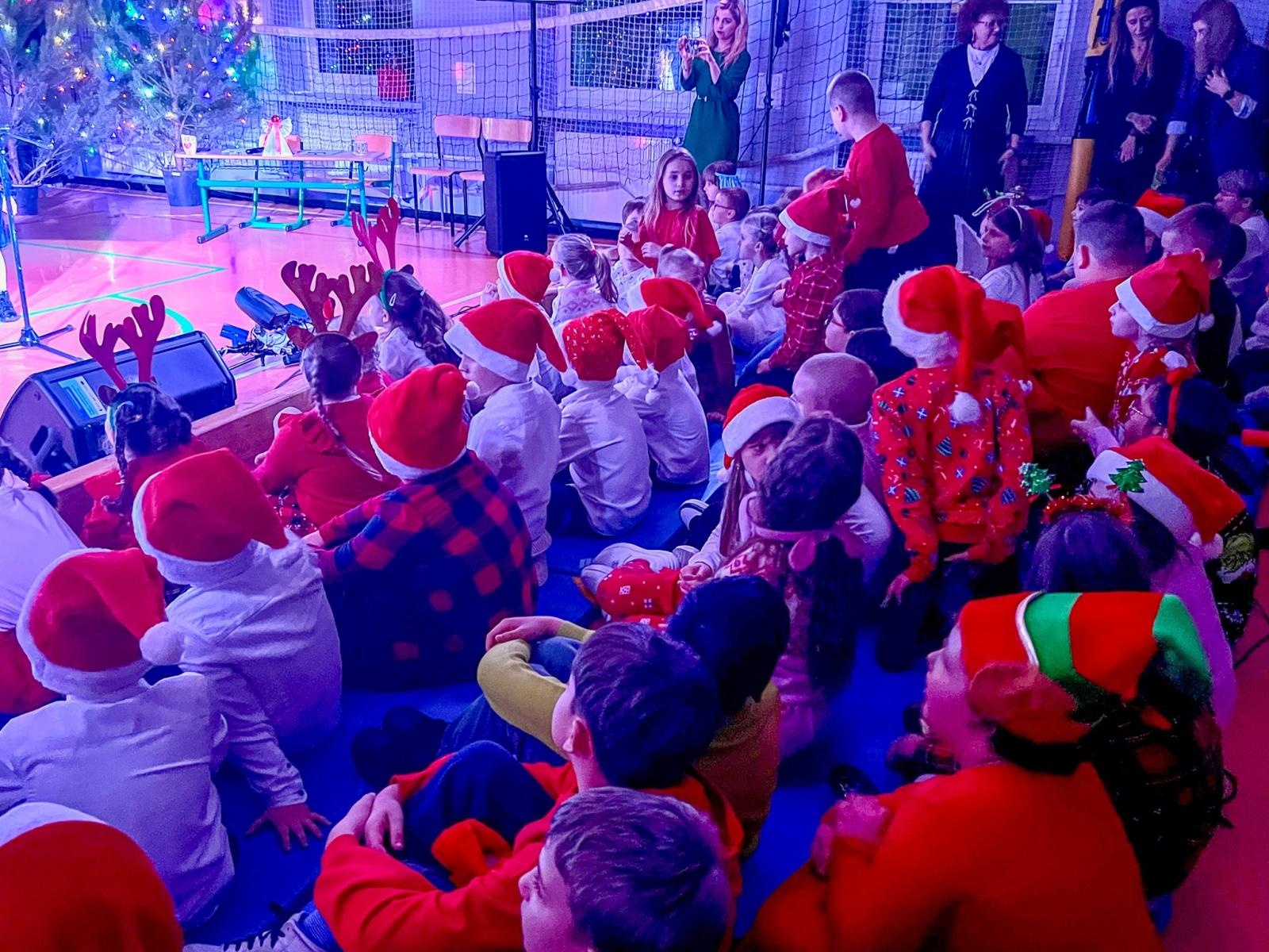 Zdjęcie w galerii na portalu naszraciborz.pl: Świąteczny Kiermasz w Szkole Podstawowej nr 13 [FOTO] wiadomości z regionu