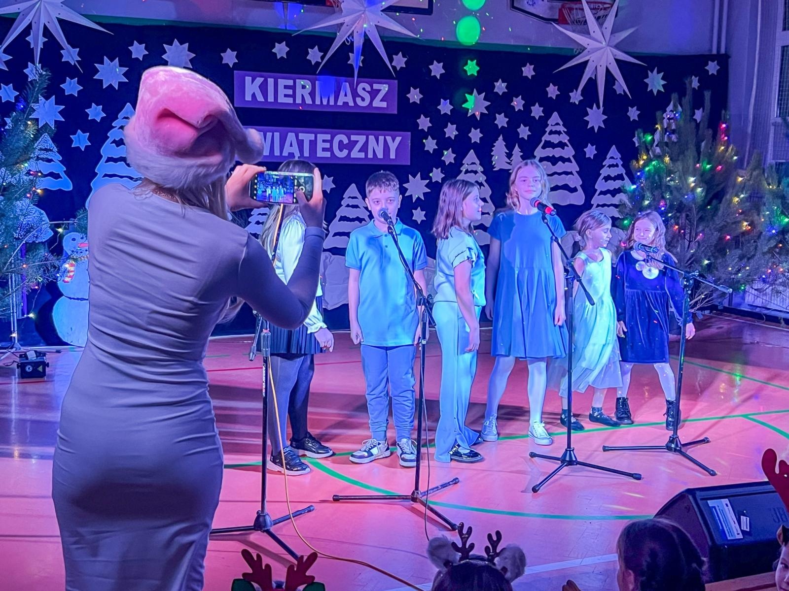 Zdjęcie w galerii na portalu naszraciborz.pl: Świąteczny Kiermasz w Szkole Podstawowej nr 13 [FOTO] wiadomości z regionu