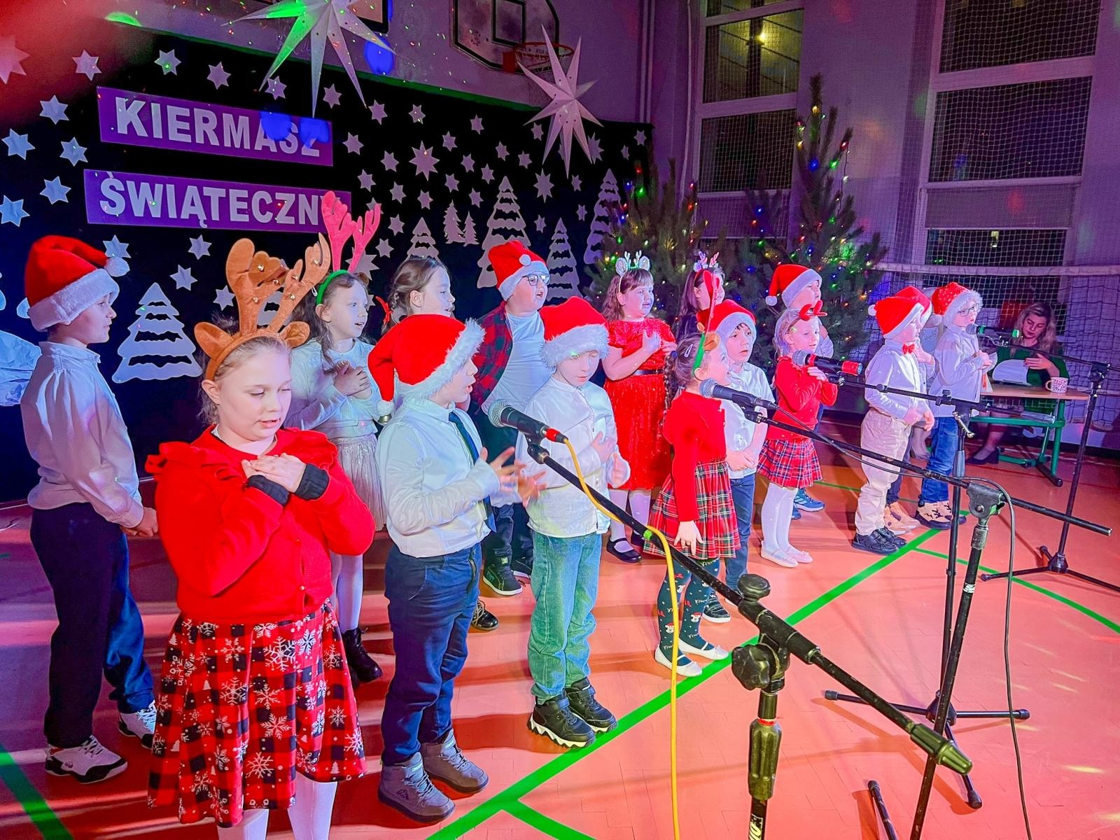 Zdjęcie w galerii na portalu naszraciborz.pl: Świąteczny Kiermasz w Szkole Podstawowej nr 13 [FOTO] wiadomości z regionu