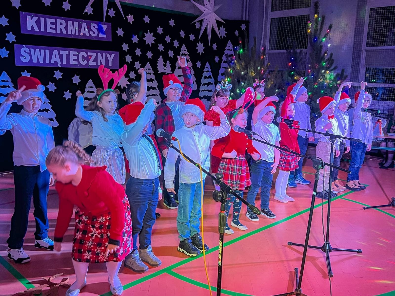 Zdjęcie w galerii na portalu naszraciborz.pl: Świąteczny Kiermasz w Szkole Podstawowej nr 13 [FOTO] wiadomości z regionu