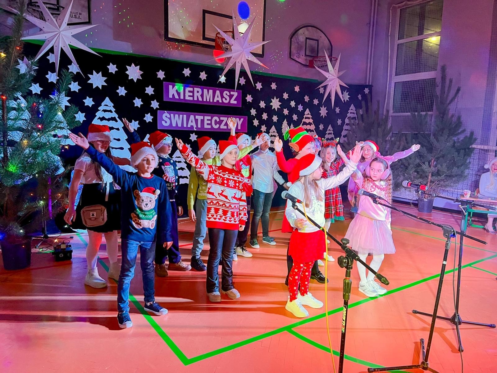 Zdjęcie w galerii na portalu naszraciborz.pl: Świąteczny Kiermasz w Szkole Podstawowej nr 13 [FOTO] wiadomości z regionu