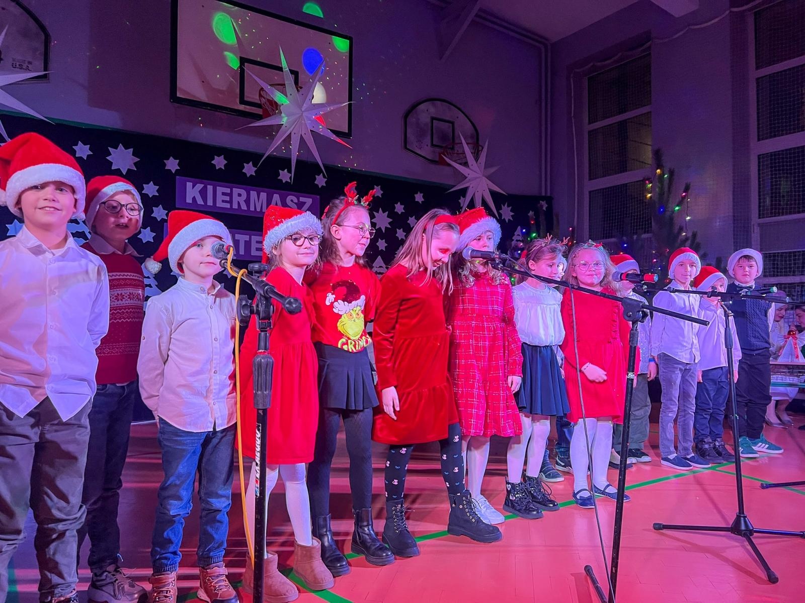 Zdjęcie w galerii na portalu naszraciborz.pl: Świąteczny Kiermasz w Szkole Podstawowej nr 13 [FOTO] wiadomości z regionu