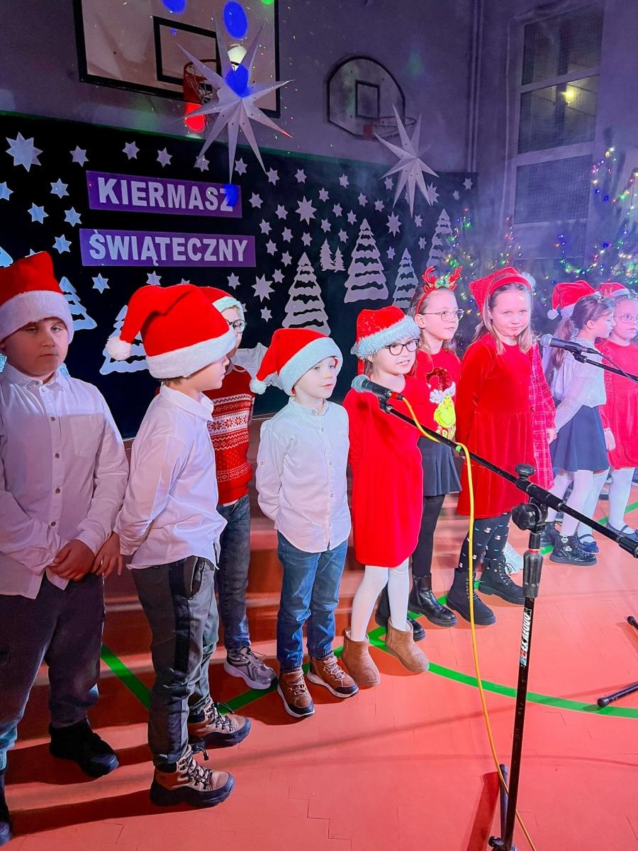 Zdjęcie w galerii na portalu naszraciborz.pl: Świąteczny Kiermasz w Szkole Podstawowej nr 13 [FOTO] wiadomości z regionu