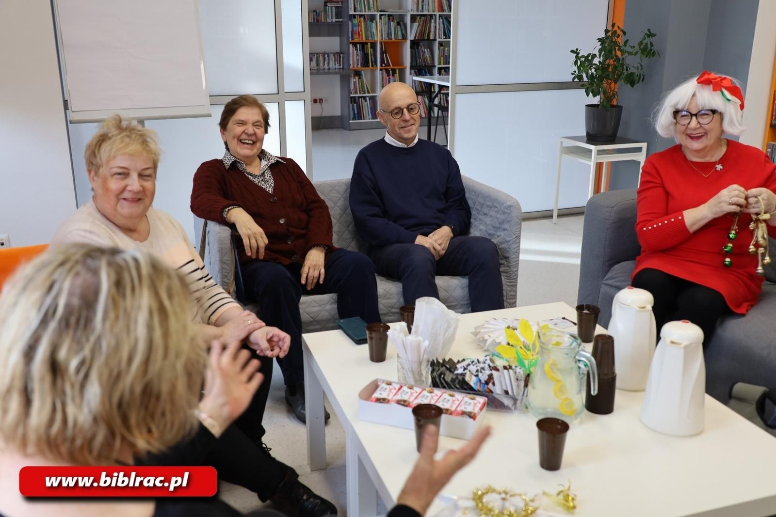Zdjęcie w galerii na portalu naszraciborz.pl: Kawiarenka Seniora – grudniowe spotkania pełne rozmów, refleksji i wsparcia wiadomości z regionu