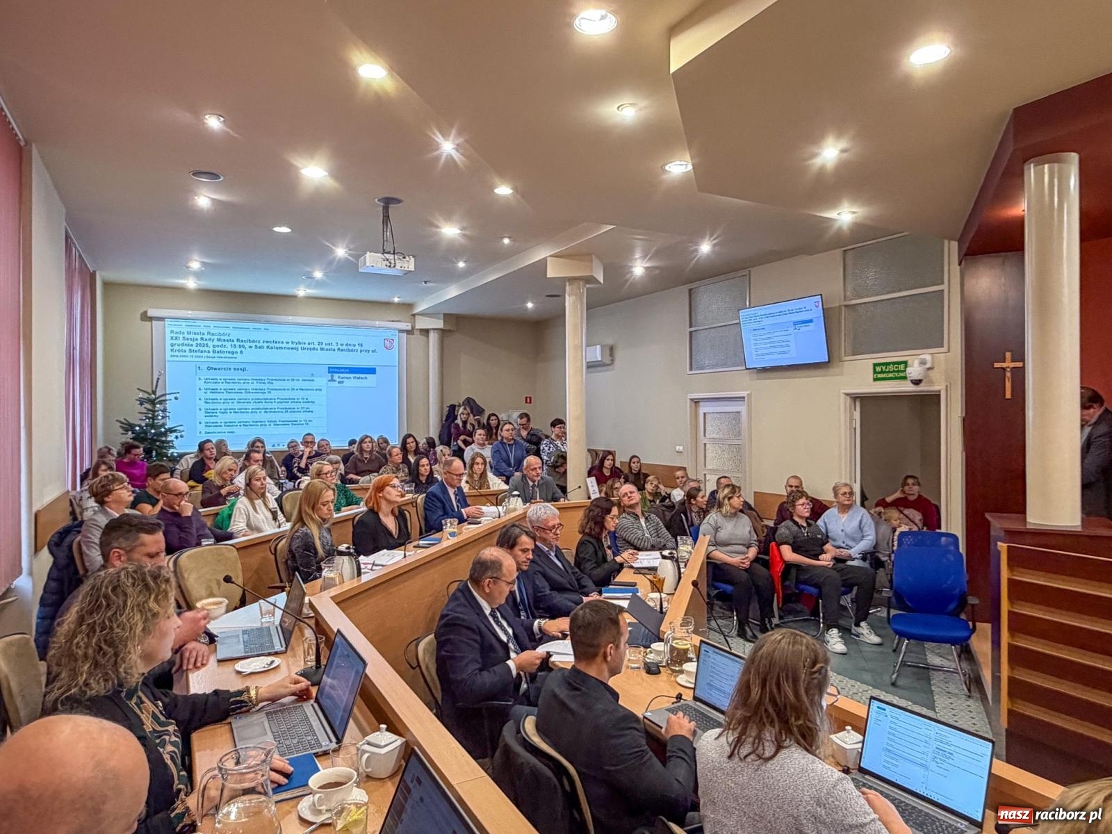 Zdjęcie w galerii na portalu naszraciborz.pl: Polowy i Fita powiedzieli STOP. Zmiany w oświacie wstrzymane, sesja bez kworum wiadomości z regionu