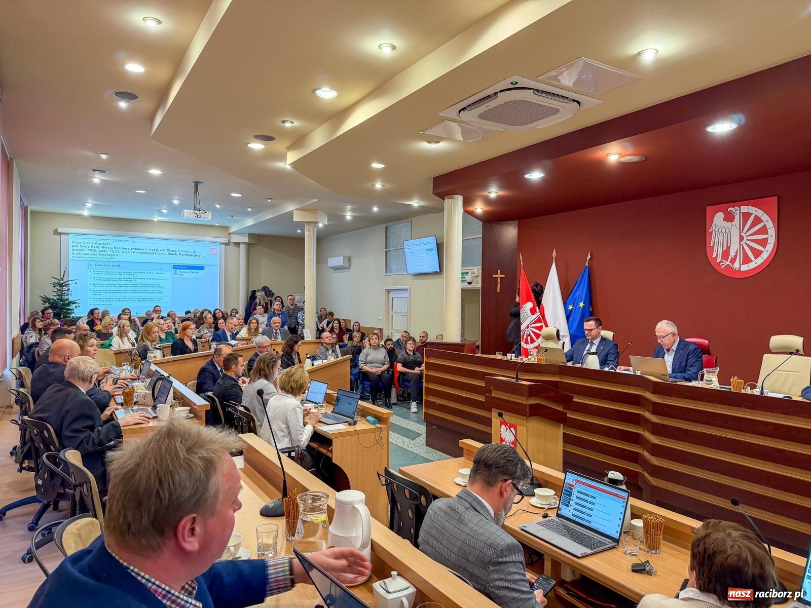 Zdjęcie w galerii na portalu naszraciborz.pl: Polowy i Fita powiedzieli STOP. Zmiany w oświacie wstrzymane, sesja bez kworum wiadomości z regionu