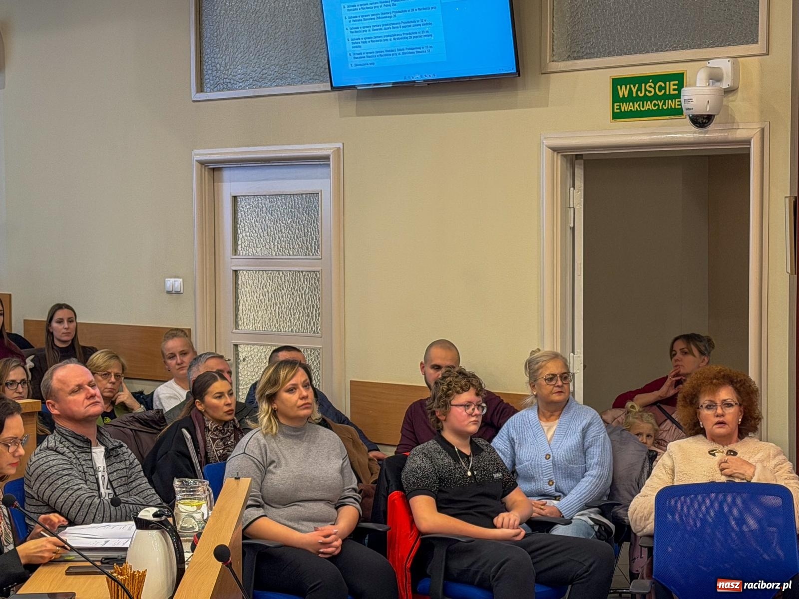 Zdjęcie w galerii na portalu naszraciborz.pl: Polowy i Fita powiedzieli STOP. Zmiany w oświacie wstrzymane, sesja bez kworum wiadomości z regionu