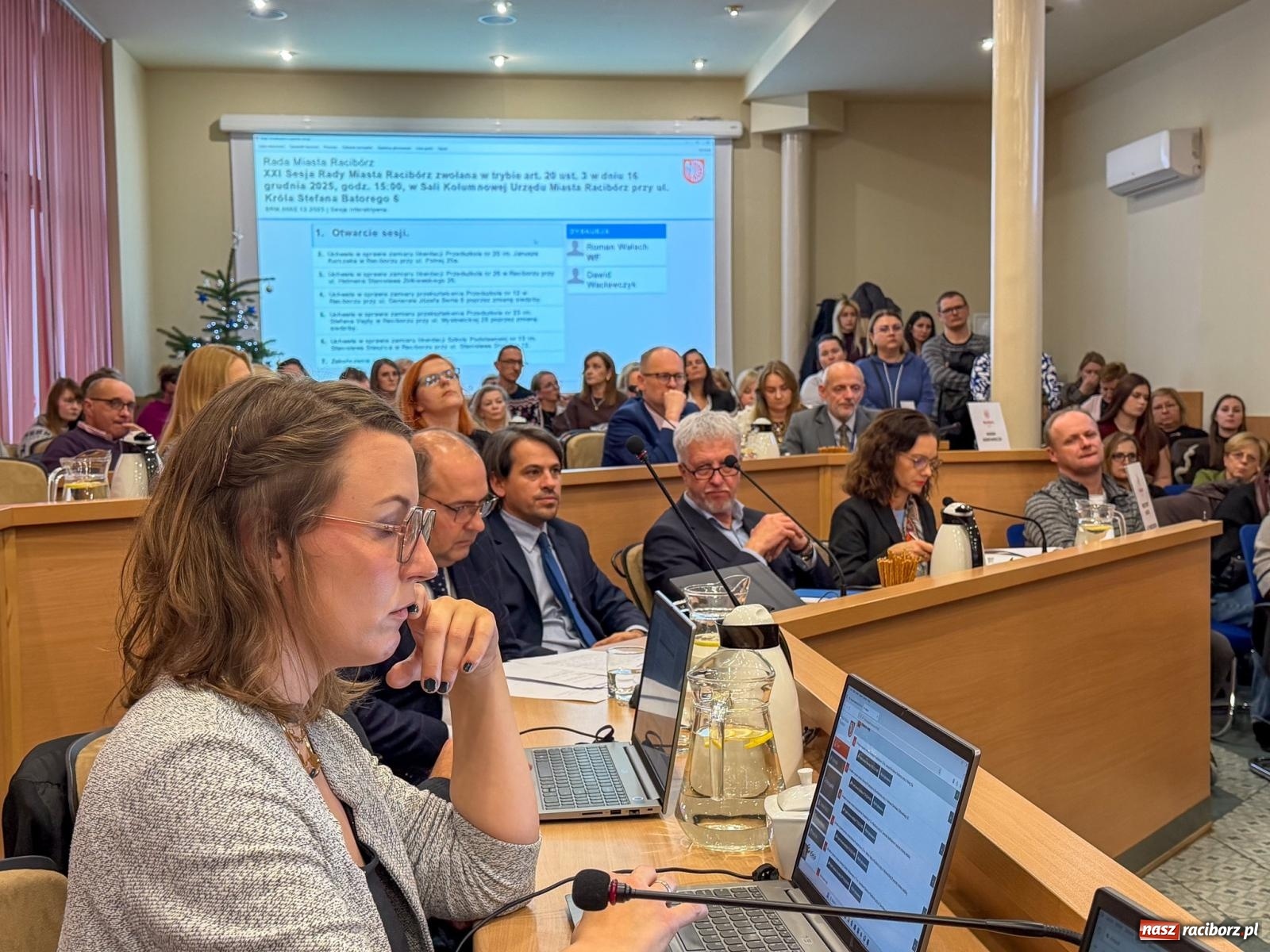 Zdjęcie w galerii na portalu naszraciborz.pl: Polowy i Fita powiedzieli STOP. Zmiany w oświacie wstrzymane, sesja bez kworum wiadomości z regionu